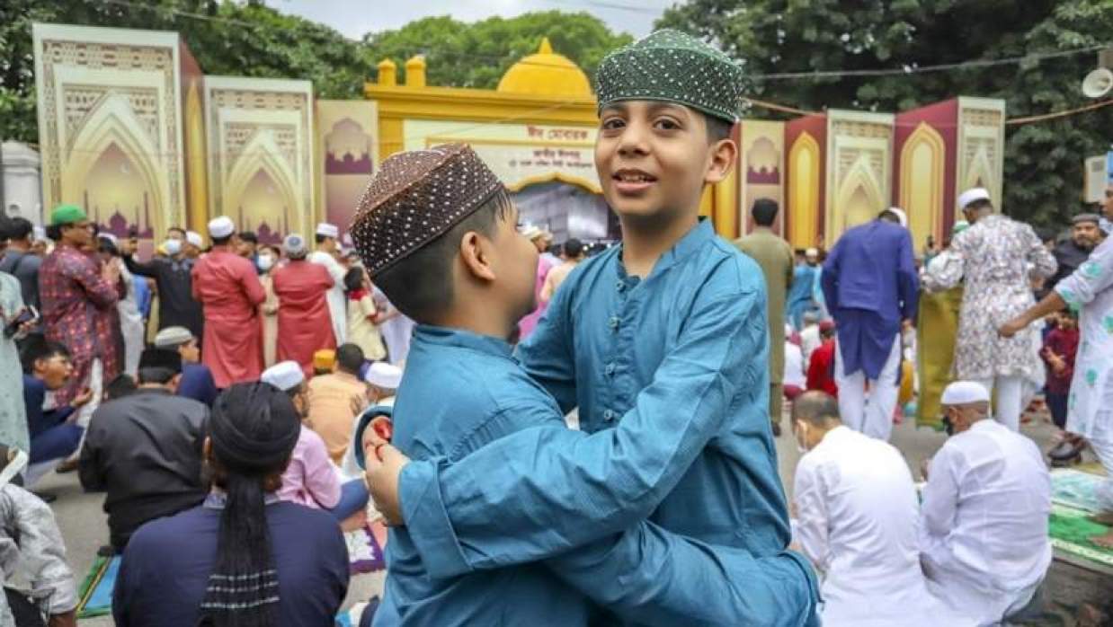 পবিত্র ঈদুল ফিতর আজ, আনন্দে ভাসছে দেশ
