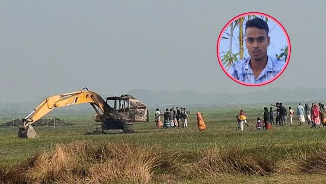 ফসলি জমিতে পুকুর খননে বাধা দেওয়ায় কৃষককে এক্সকেভেটর চাপা দিয়ে হত্যা