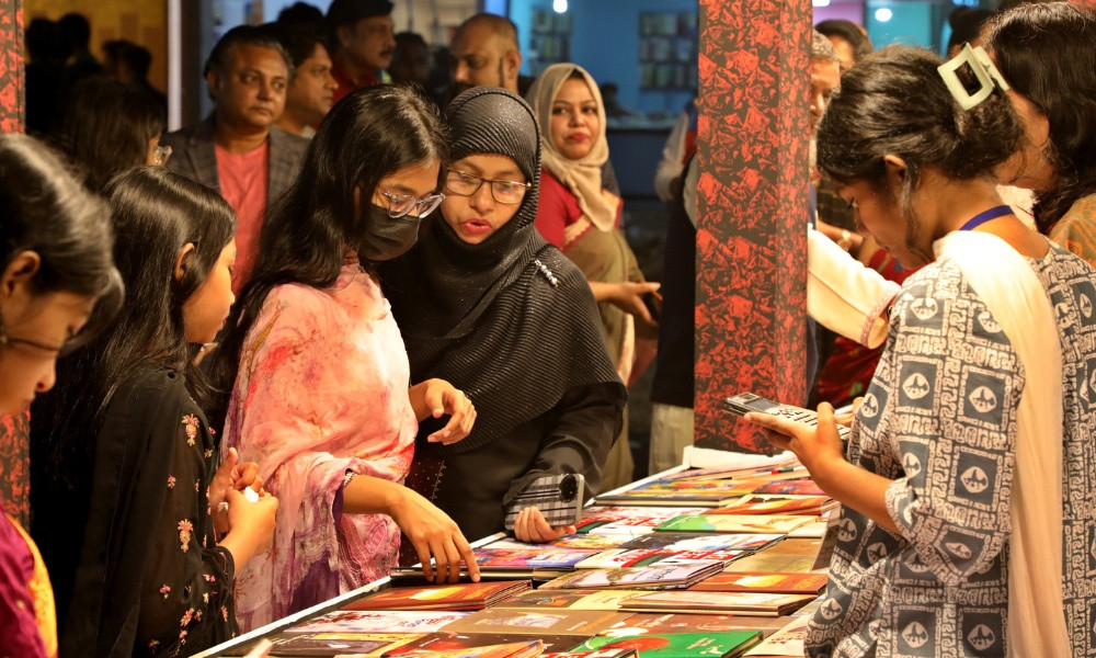 অমর একুশে বইমেলা শুরু ২০ ফেব্রুয়ারি