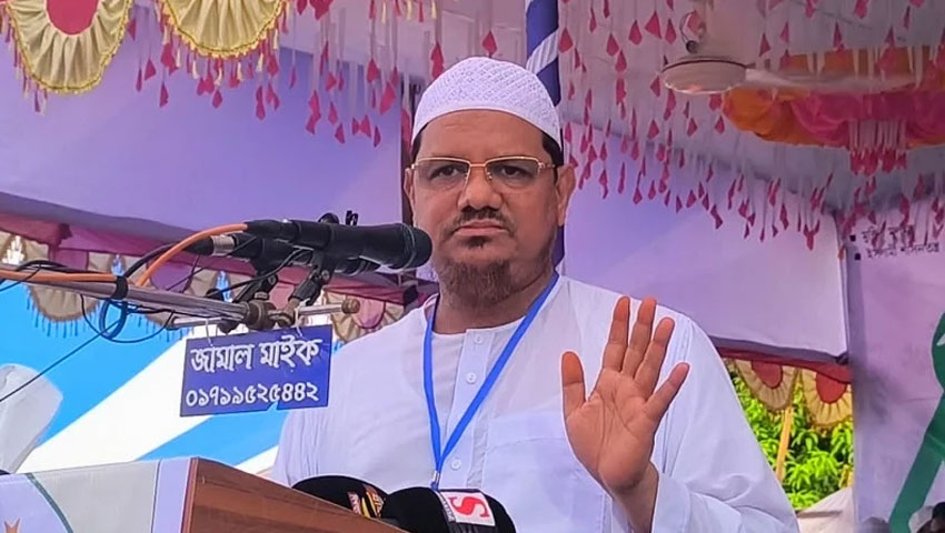 জামায়াত আমির বেপর্দা নারীদের পাশে বসিয়ে সেলফি তোলেন : চরমোনাই পীর