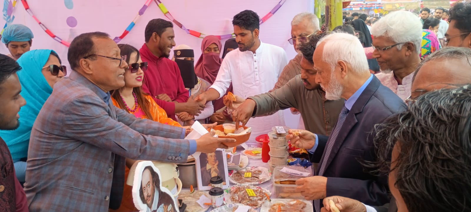 গণ বিশ্ববিদ্যালয়ে জমকালো পিঠা উৎসব