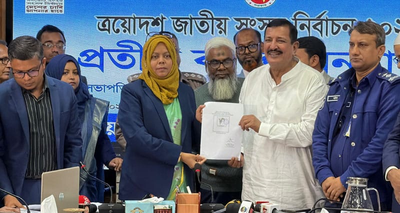রাজশাহীতে জাতীয় সংসদ নির্বাচনের প্রার্থীদের মাঝে প্রতীক বরাদ্দ