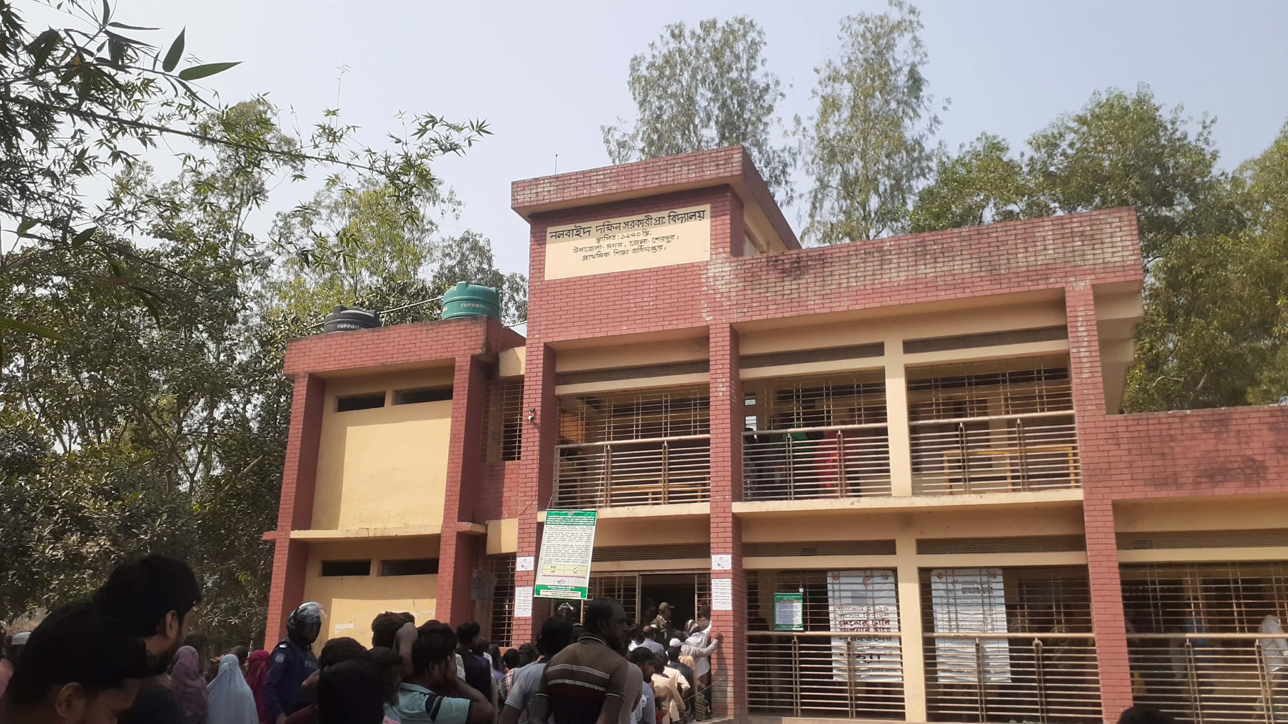 শেরপুরে ব্যালট ছিনতাই, ‘কিছু ব্যালটে ধানের শীষের সিল’ আটক ২