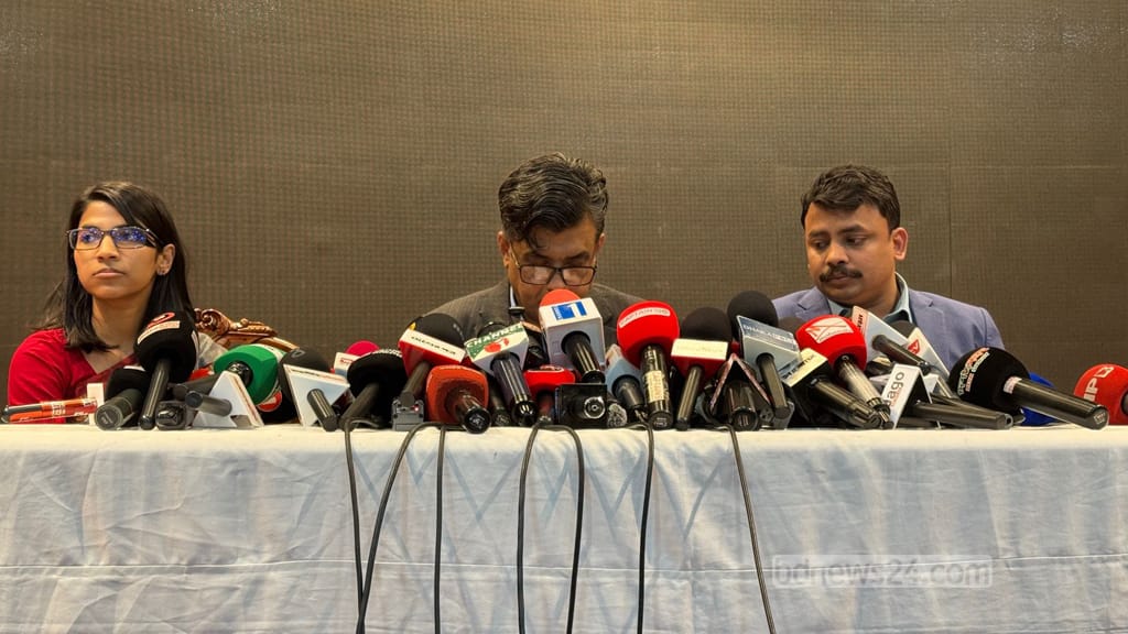 উপদেষ্টারা কেউ দেশ ছাড়ছেন না, শপথে থাকবেন: প্রেস সচিব