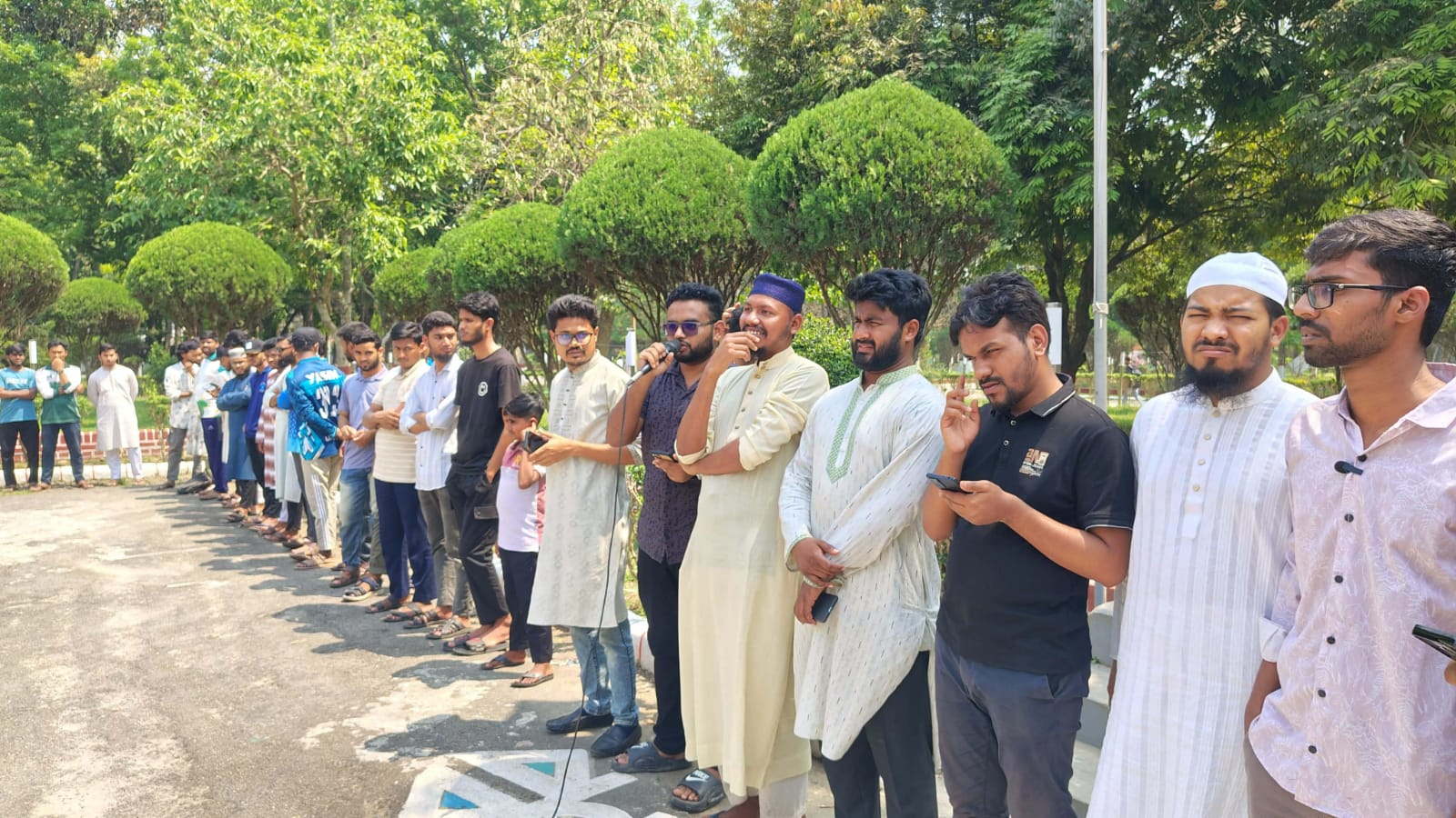 গণভোট অধ্যাদেশ বহাল ও সংবিধান সংস্কারের দাবিতে ইবিতে বৈছাআর মানববন্ধন