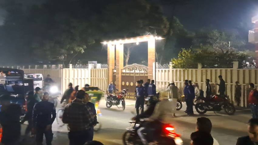 গোপালগঞ্জে ডিসির বাসভবনের সামনে ককটেল বিস্ফোরণ
