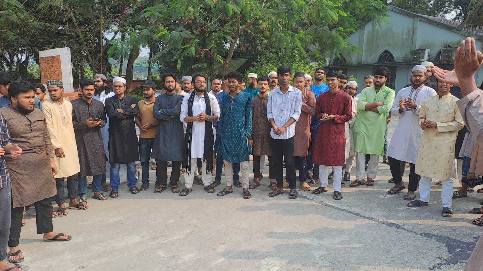 হাদির হত্যার বিচারের দাবিতে নোবিপ্রবিতে বিক্ষোভ মিছিল