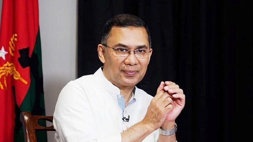 ‘চলেন যুদ্ধে যাই’, বাড়ির দরজা খুলে বললেন প্রধানমন্ত্রী