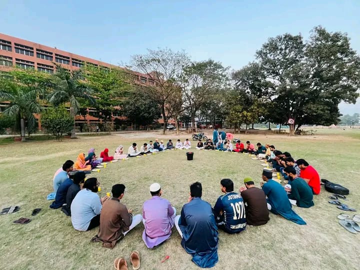 বর্নিল সাজে গণ বিশ্ববিদ্যালয়ের শিক্ষার্থীদের রমজান