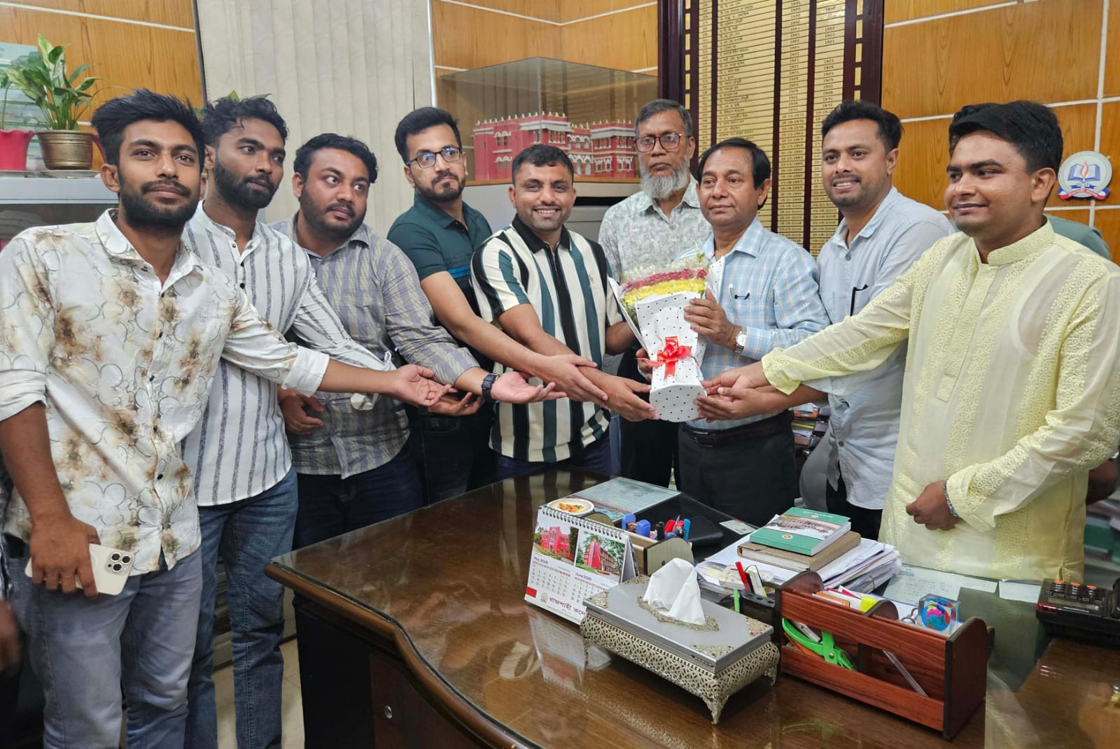 রাজশাহী কলেজে মহানগর ছাত্রদলের সৌজন্য সাক্ষাৎ ও বৃক্ষরোপণ