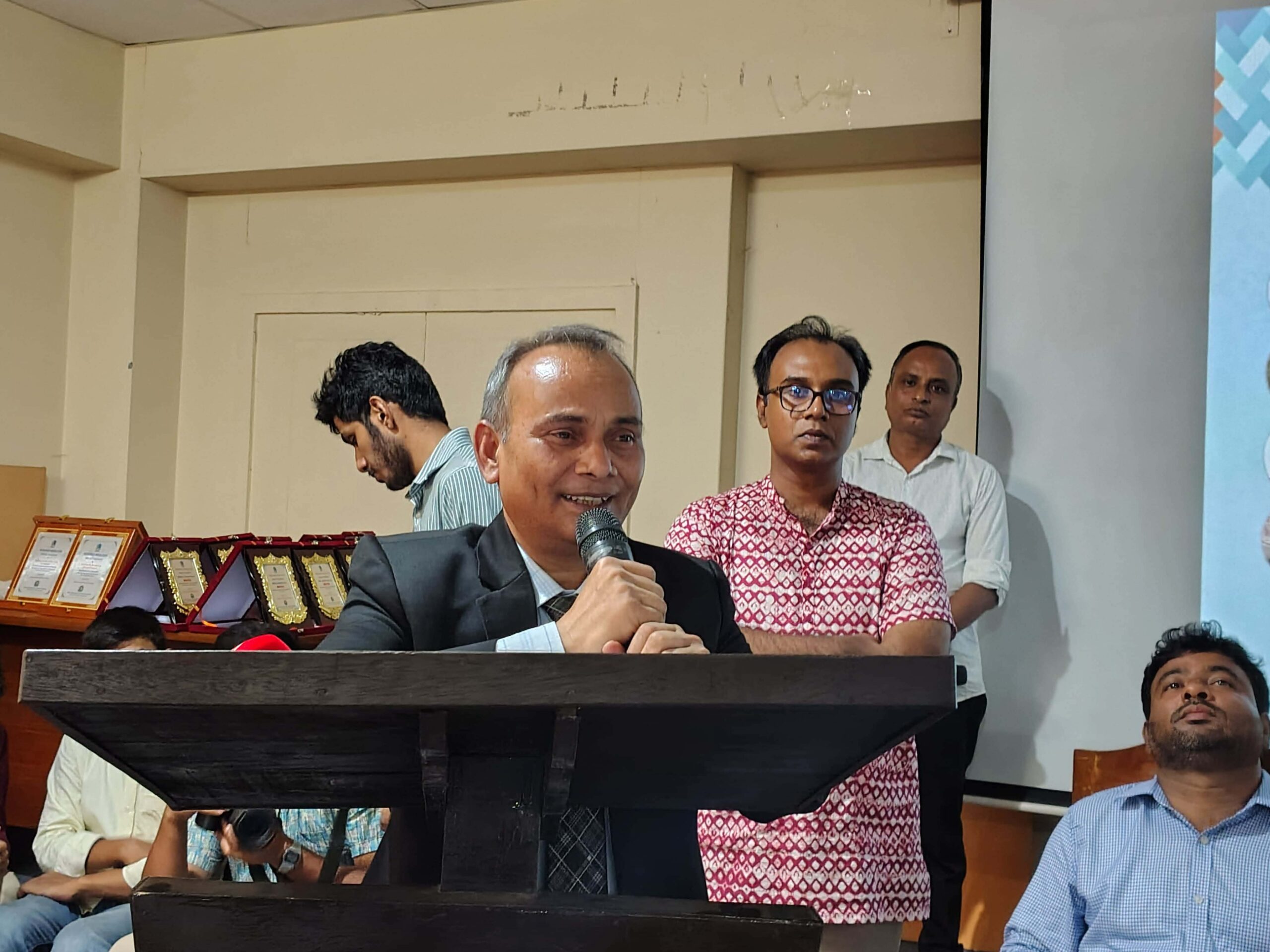নজরুল বিশ্ববিদ্যালয়ে ডিনস ও ভিসি অ্যাওয়ার্ড চালুর ঘোষণা