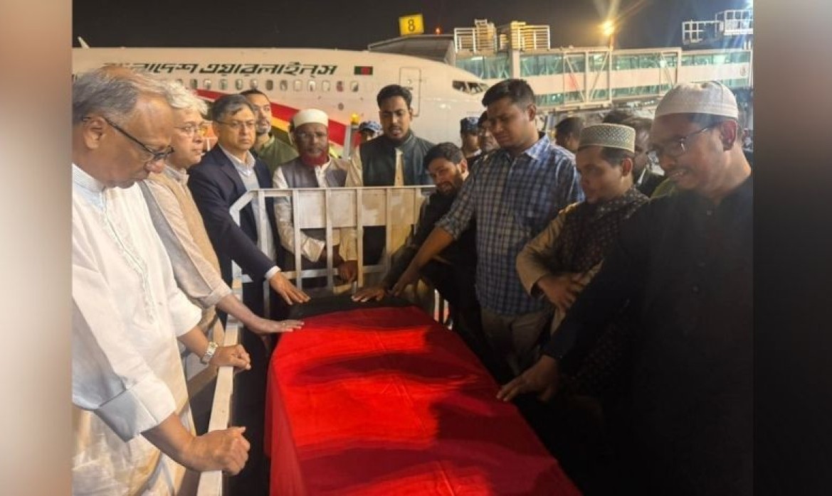 দেশে পৌঁছাল শরিফ ওসমান হাদির মরদেহ