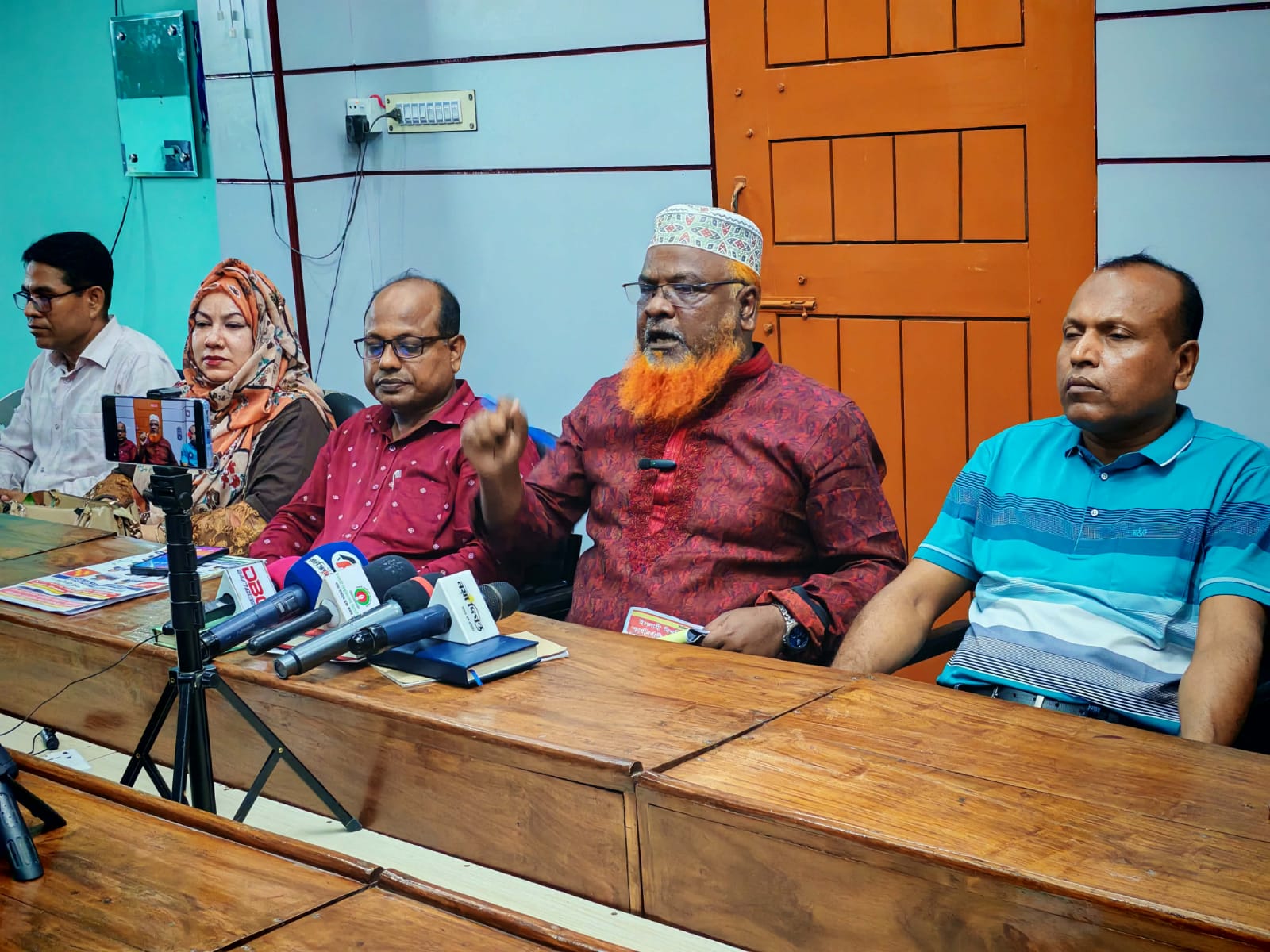 ইবি কর্মকর্তা সমিতির নির্বাচন ৪ এপ্রিল, সংবাদ সম্মেলনে যে প্রতিশ্রুতি দিলেন রিপু-লতিফ পরিষদ