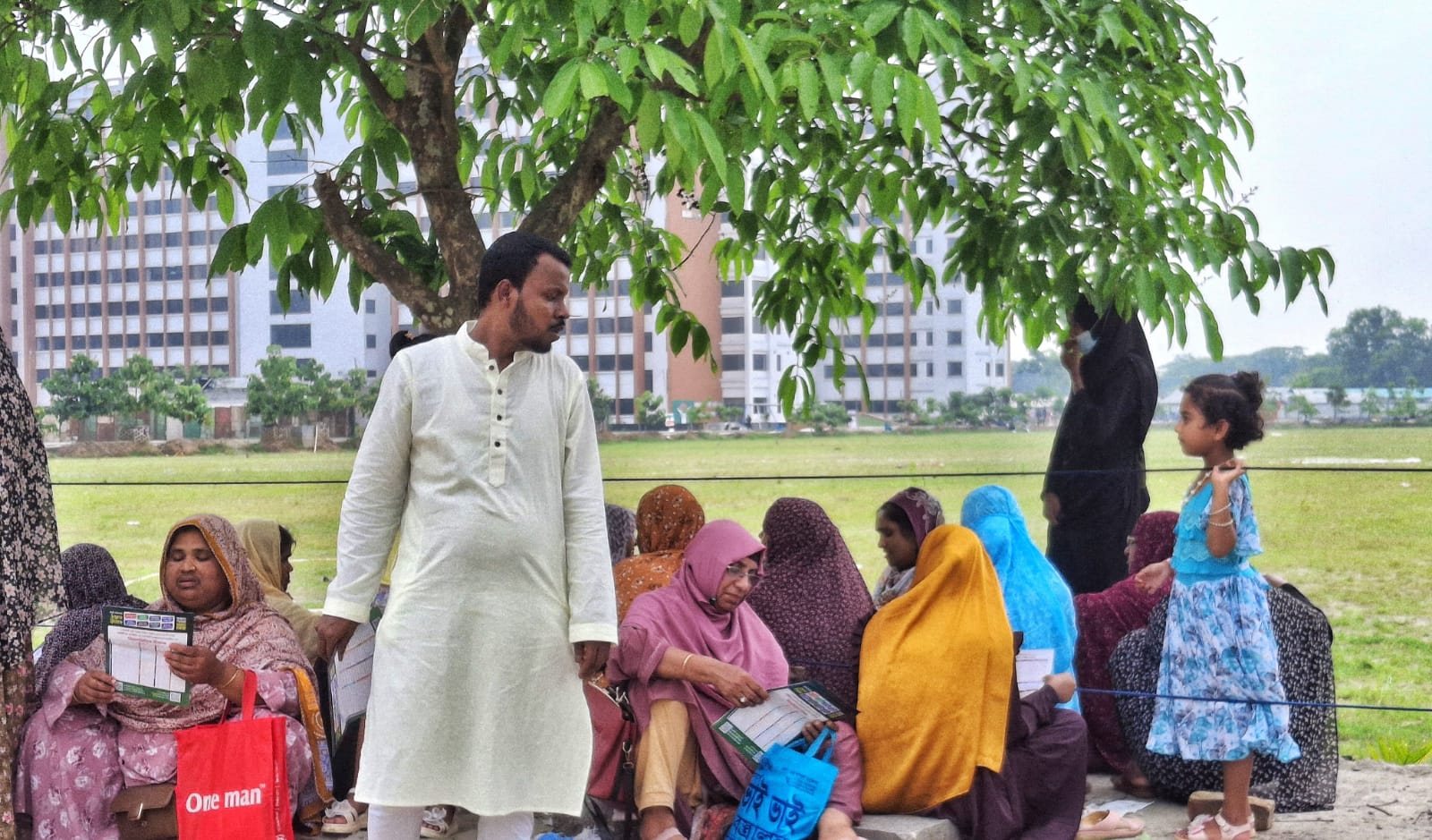 শেষ আশা গুচ্ছ: সন্তানের সাফল্যের আশায় অভিভাবকদের অপেক্ষার প্রহর গোনা