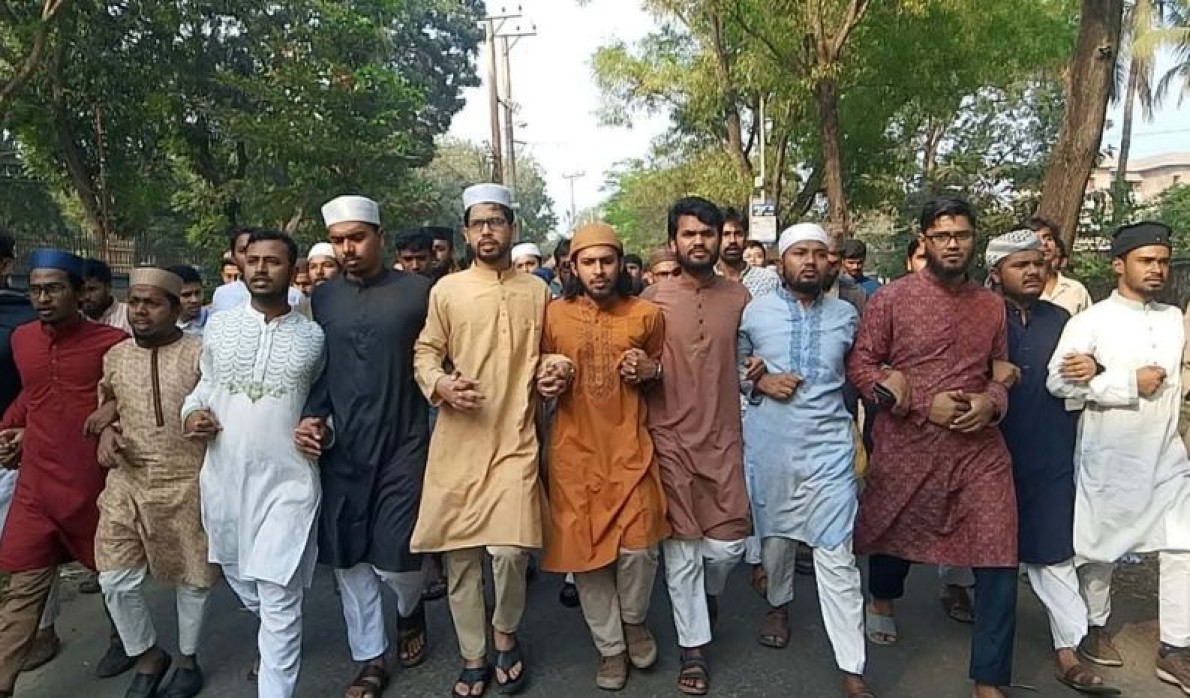 হাদি হত্যার প্রতিবাদে রাজশাহী বিশ্ববিদ্যালয়ে বিক্ষোভ