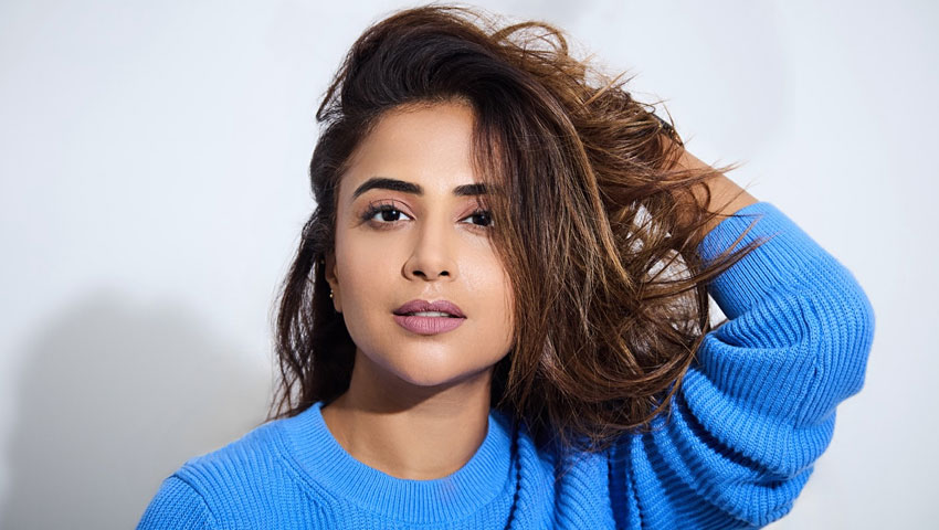 ভারতীয় উপস্থাপিকাকে বাদ দিলো বিসিবি