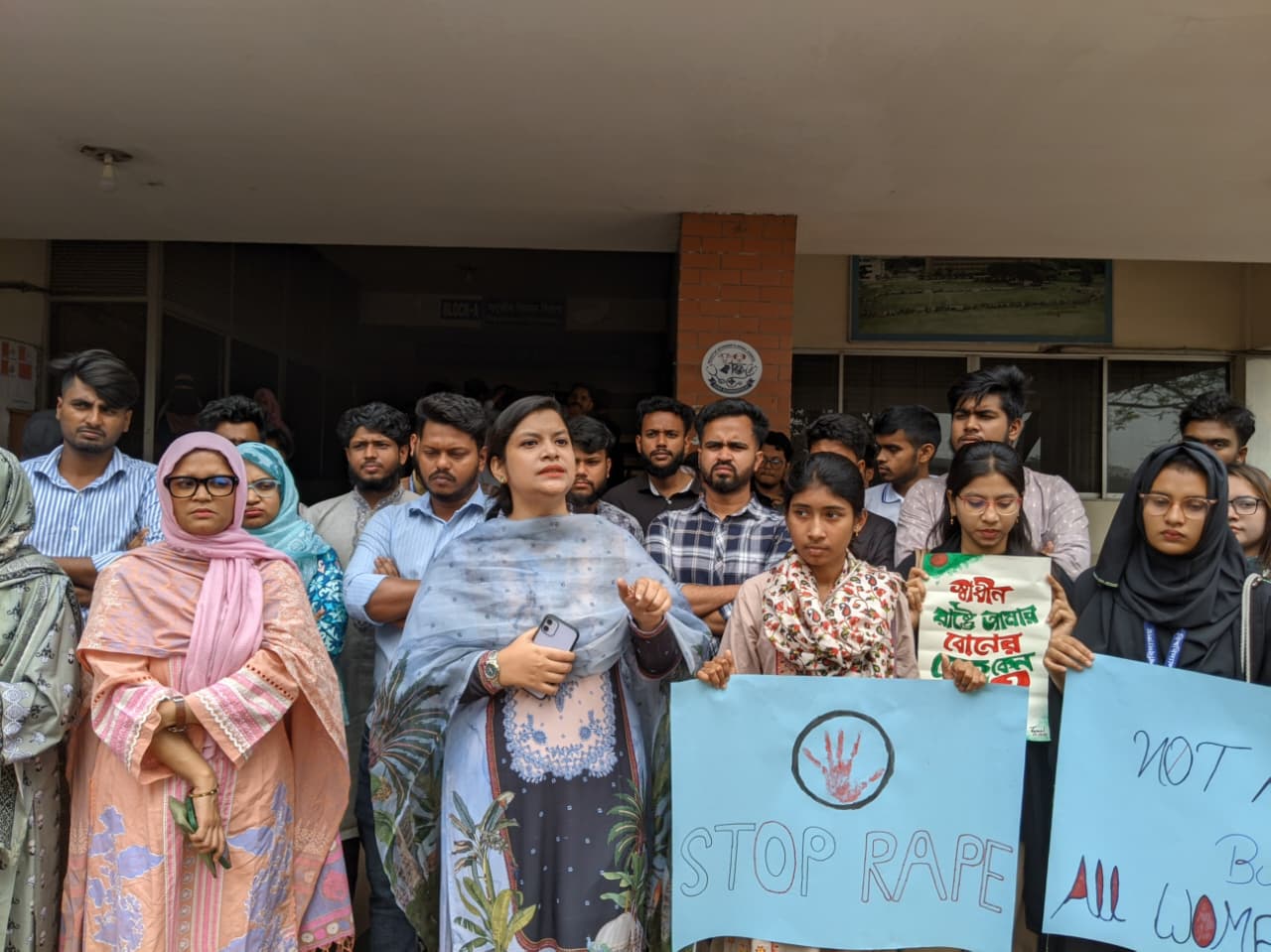 নরসিংদীতে কিশোরীকে ধর্ষণের পর হত্যার ঘটনায় গণ বিশ্ববিদ্যালয়ে বিক্ষোভ
