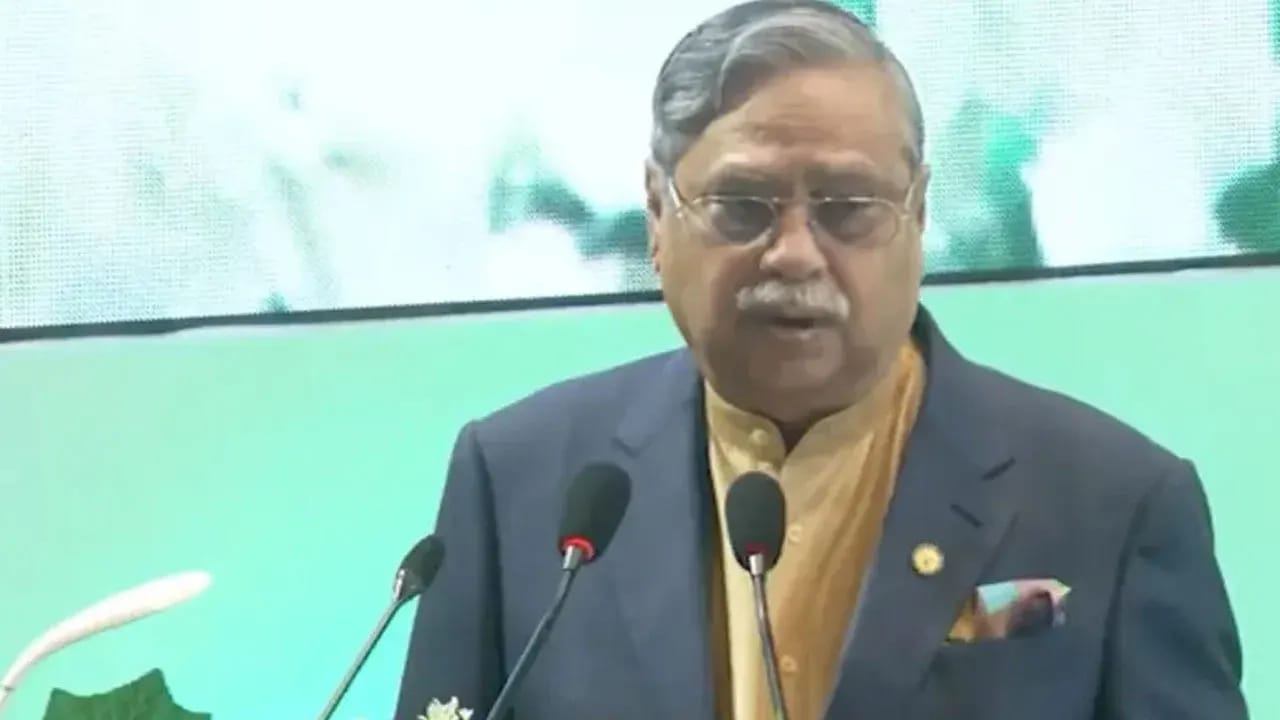 ‘জয় বাংলা’ ছেড়ে ‘বাংলাদেশ জিন্দাবাদ’ বলে আলোচনায় রাষ্ট্রপতি
