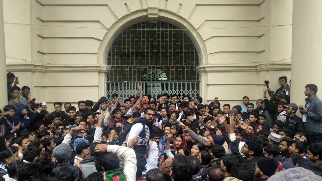 জকসু নির্বাচন স্থগিতের খবরে ভিসি অবরুদ্ধ