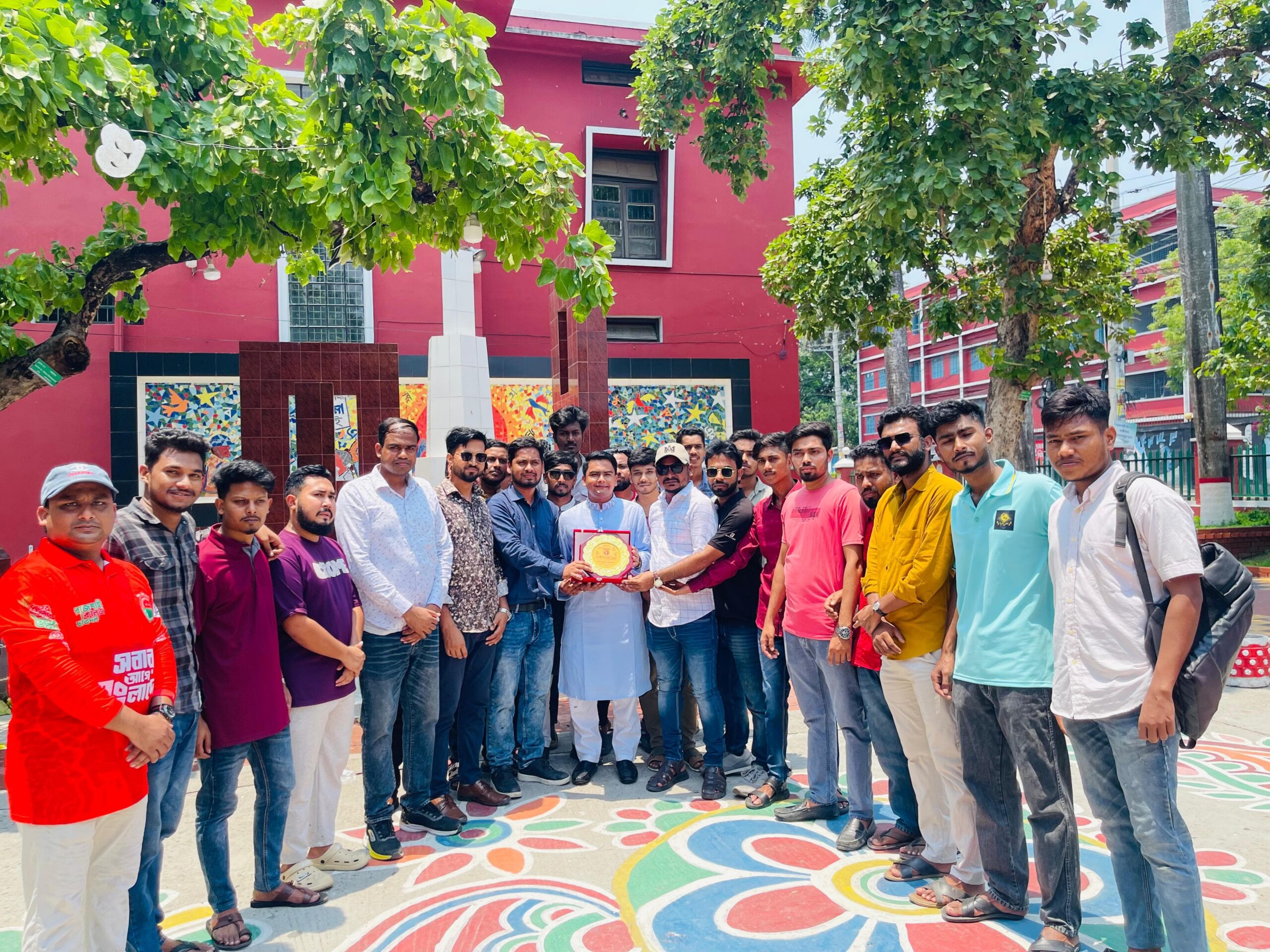 মহানগর ছাত্রদলের নেতৃত্বে আবির, কলেজে উচ্ছ্বাস