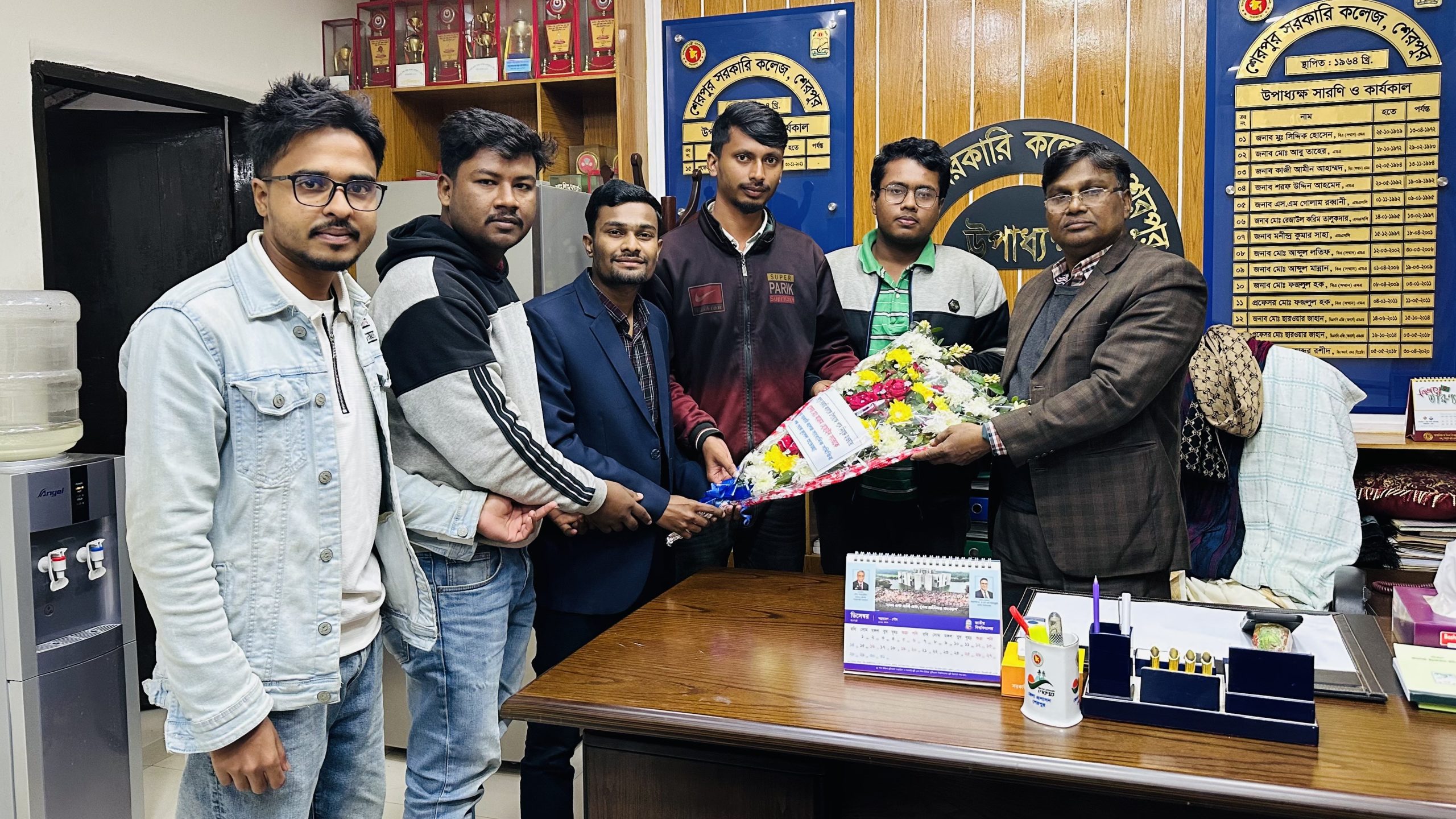 শেরপুর সরকারি কলেজের নবাগত উপাধ্যক্ষের সাথে সাংবাদিক সমিতির শুভেচ্ছা বিনিময়