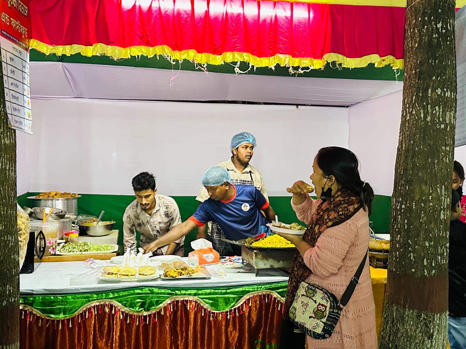 শেরপুরে বিজয় মেলায় হরেকরকমের পিঠার স্বাদে মুগ্ধ দর্শনার্থীরা