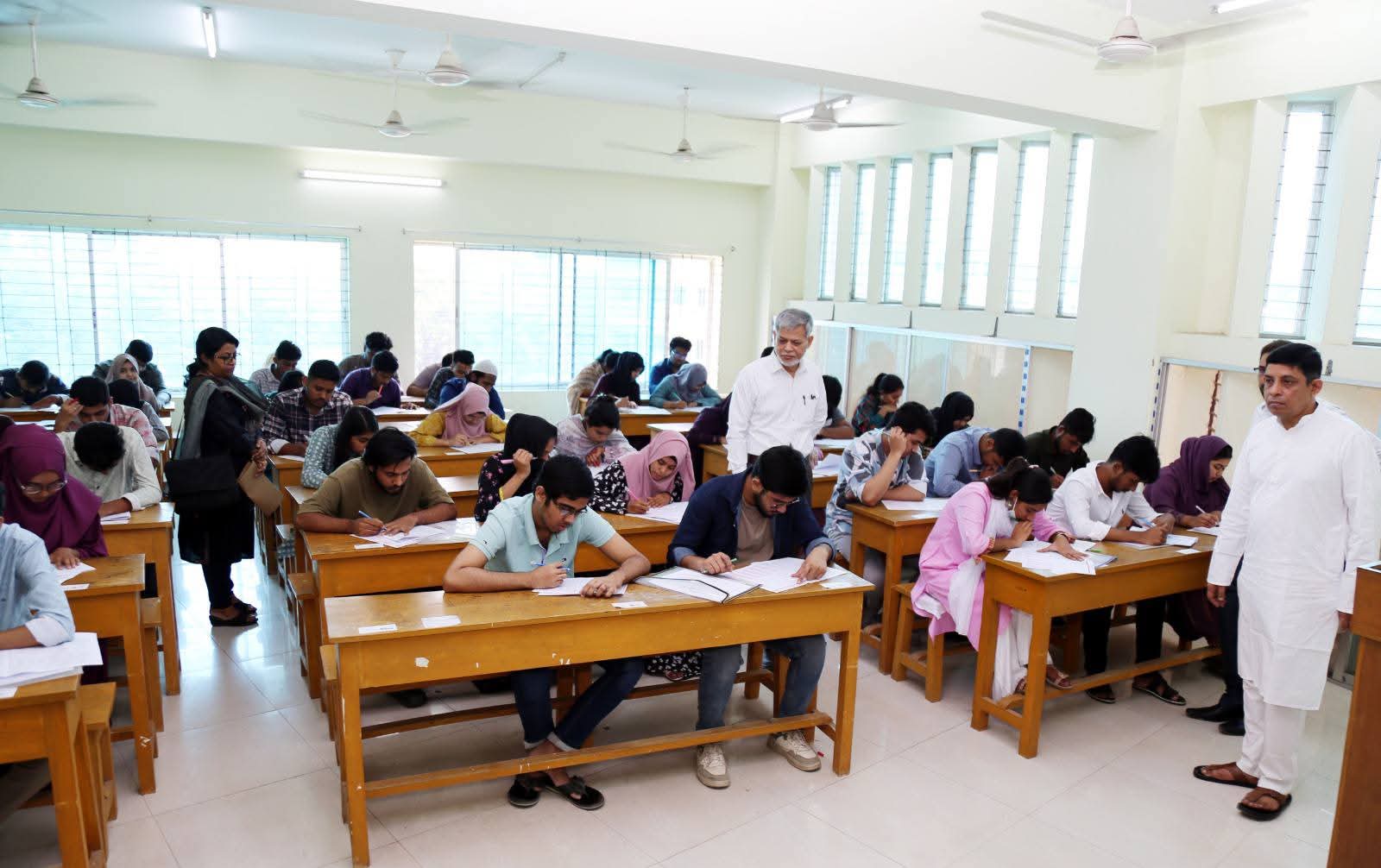 মাভাবিপ্রবিতে গুচ্ছভুক্ত ‘এ’ ইউনিটের ভর্তি পরীক্ষা শান্তিপূর্ণভাবে অনুষ্ঠিত