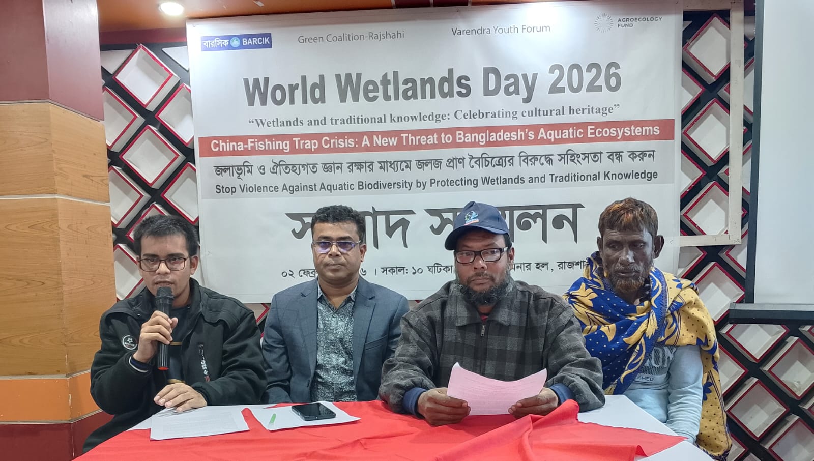 চায়না ফাঁদ ও হানি ট্র্যাপে বিপর্যস্ত বরেন্দ্র জলাভূমির প্রাণবৈচিত্র্য